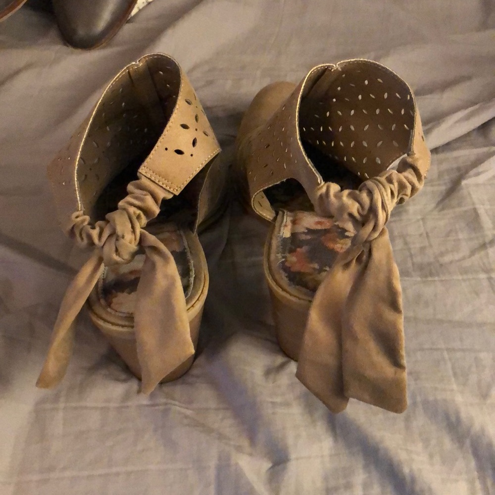 Tan booties - Picture 3 of 3